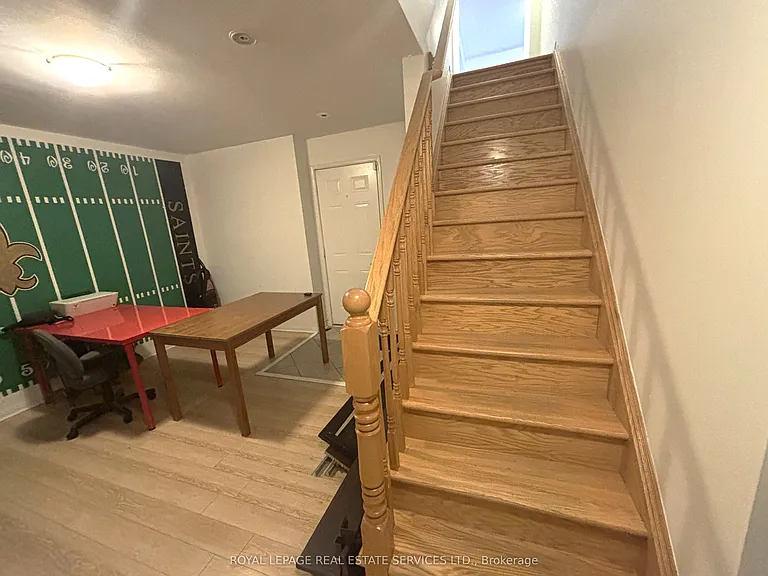 764 Neighbourhood Cir #4 — Photo 25