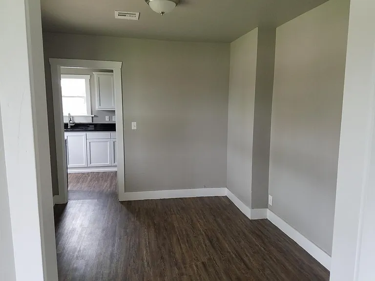 1321 N Klein Ave — Photo 3