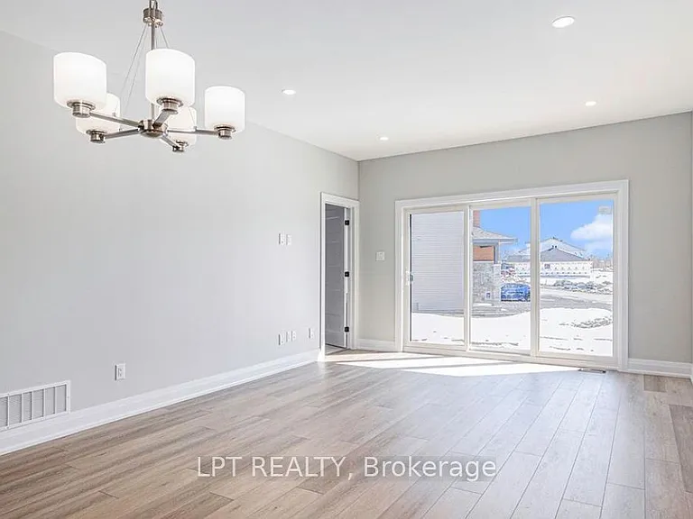 826 Namur St — Photo 12