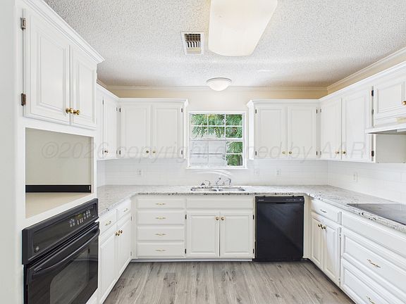3rd image of 202 Hickory St