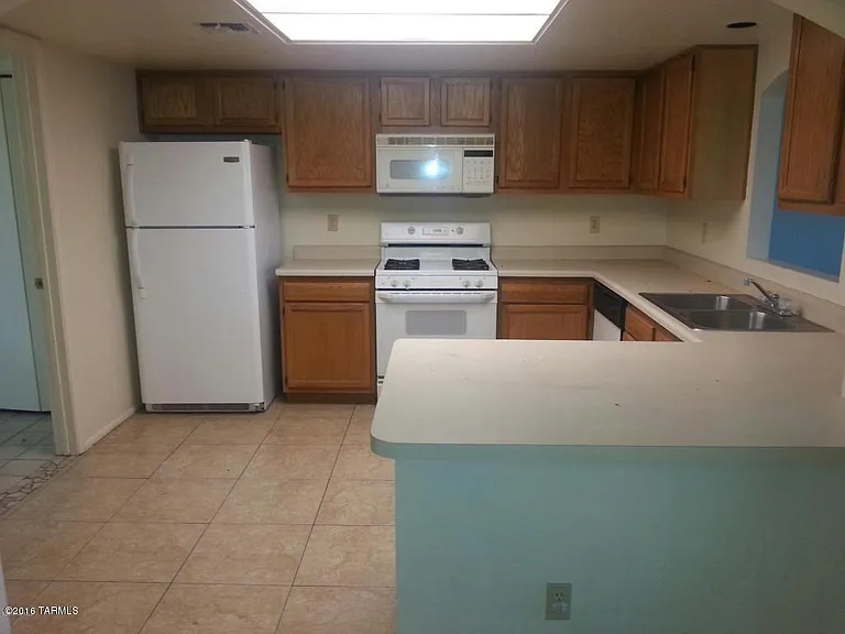 1177 N Sonoita Ave — Photo 3