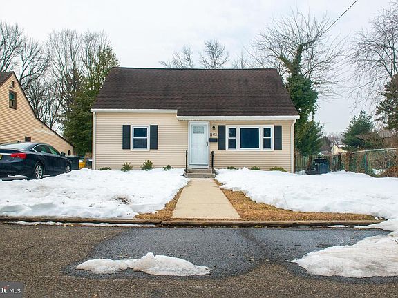 2nd image of 452 Elm Ave