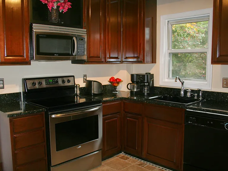 1519 N George Mason Dr — Photo 2