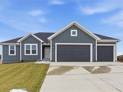 16729 Pinehurst Dr, Basehor, KS, 66007