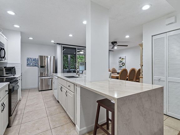 5th image of 717 Ocean Dunes Circle