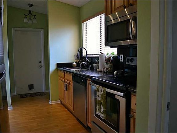 3rd image of 36 Farnworth Dr #36