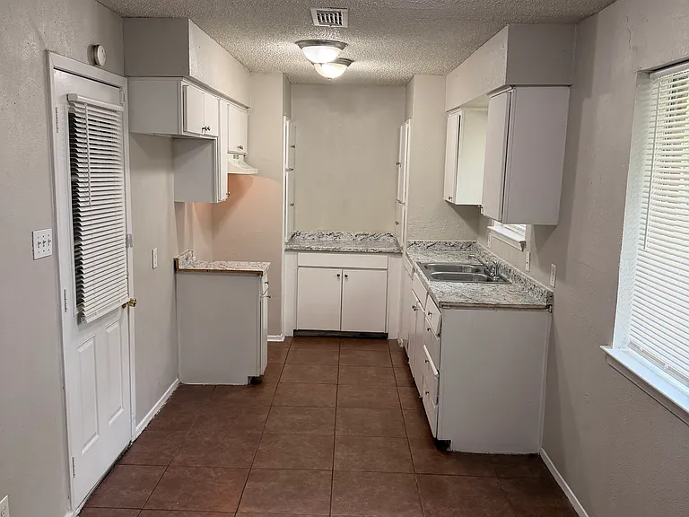 1005 Fairfax Ct — Photo 6