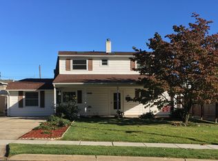 20 Autumn Ln, Levittown, PA