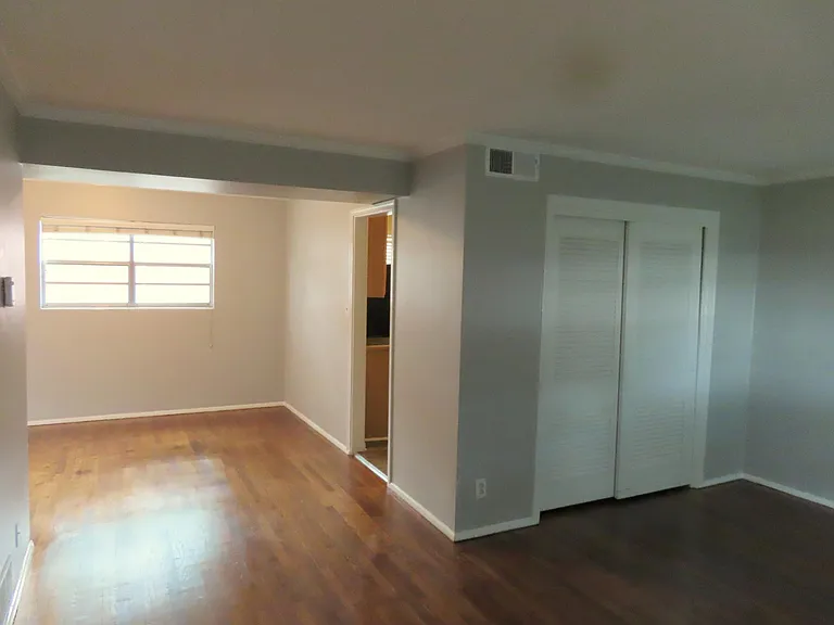 3660 Peachtree Rd NE — Photo 6