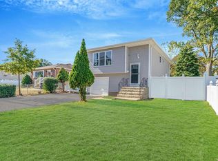 1346 Pine Acres Blvd, Bay Shore, NY 11706