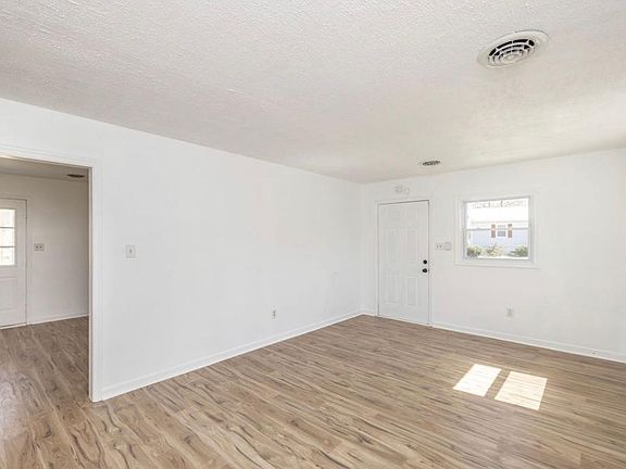 3rd image of 2312 Arcadia Ave
