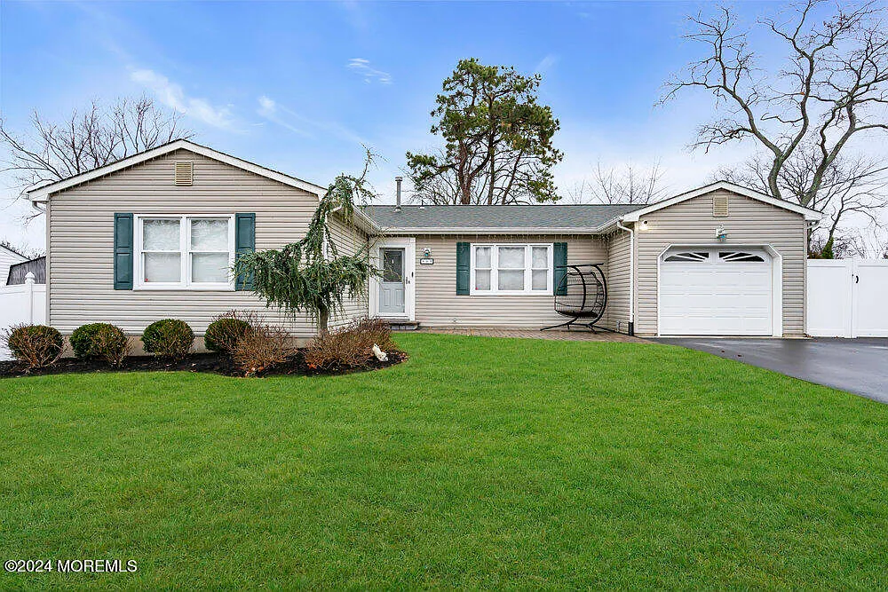 365 Delaware Drive photo 1