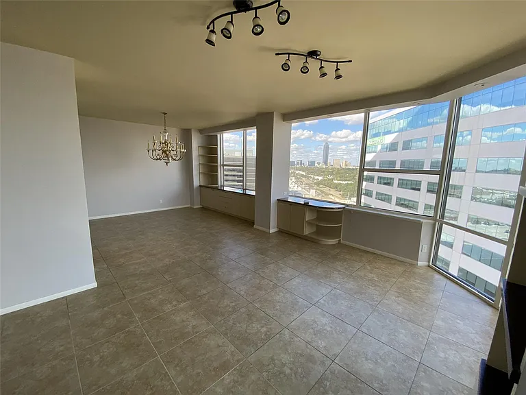 14 Greenway Plz #13R — Photo 4