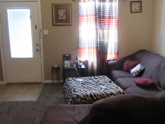 3rd image of 1337-1339 Foxwood Pl