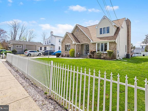 3rd image of 163 Bunting Ave