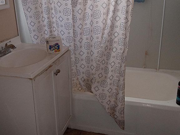 4th image of 14342A Montrose Ave