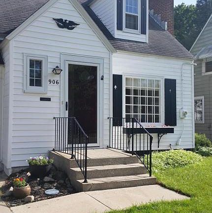 4th image of 906 Northlawn St NE