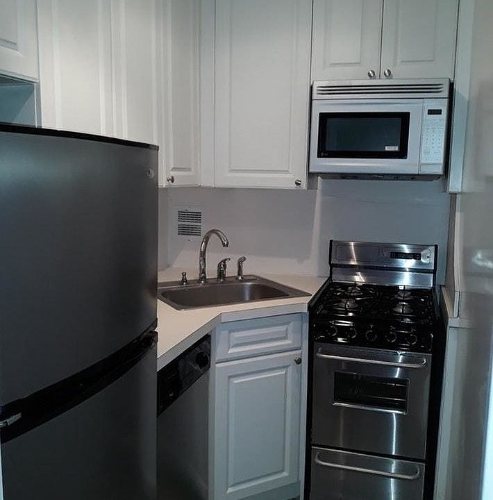 2nd image of 65 W 55th St APT 9F