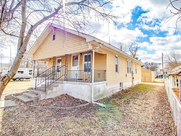 2nd image of 203 S Olive Ave