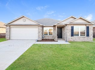 10752 SW 23rd Pl, Yukon, OK 73099