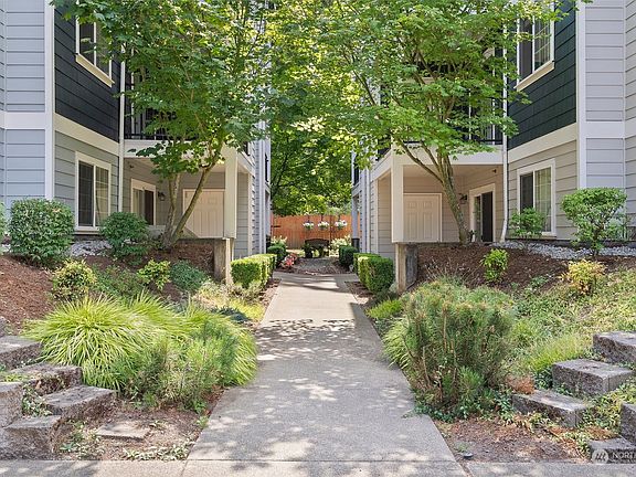 3rd image of 1407 SW Evergreen Park Drive #204
