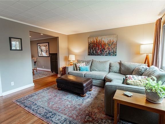 5th image of 1030 Mirror St