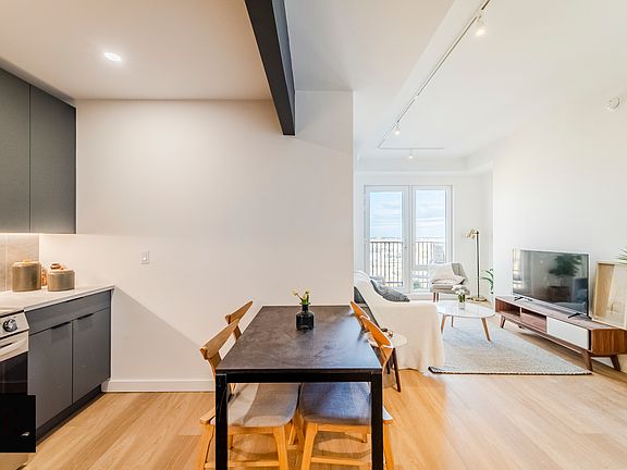 5th image of 931 Carroll St #1508