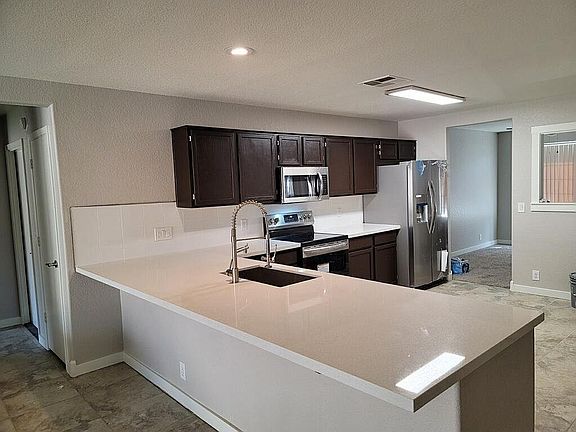 4th image of 8732 W Tuckey Ln