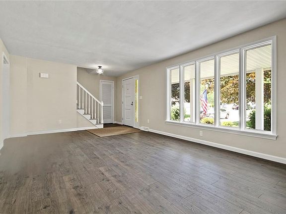 3rd image of 4553 Sheffield Dr