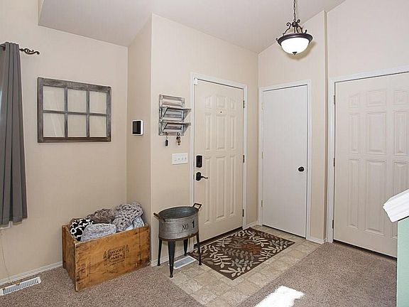 3rd image of 1587 Norwood Ln