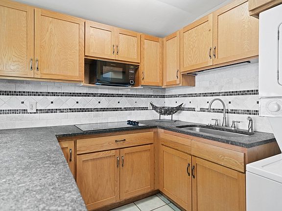 4th image of 75-6100 Alii Dr APT C35