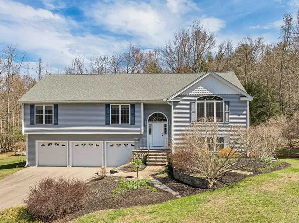 51 Winnipesaukee Drive, Wolfeboro, NH 03894