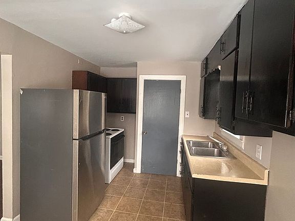 3rd image of 4430 S Park Dr