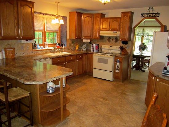 5th image of W241N7404 S Woodsview Dr
