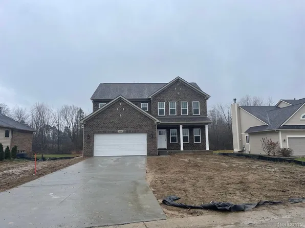 2394 Village Woods Dr, Grand Blanc, MI 48439