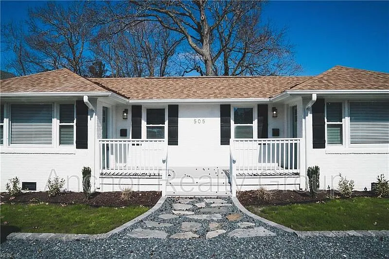 2 bed, 1.0 bath, 925 sqft, $2,048 — Photo 3