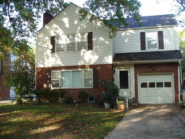 Gorgeous home near Westboro park. — Photo 3