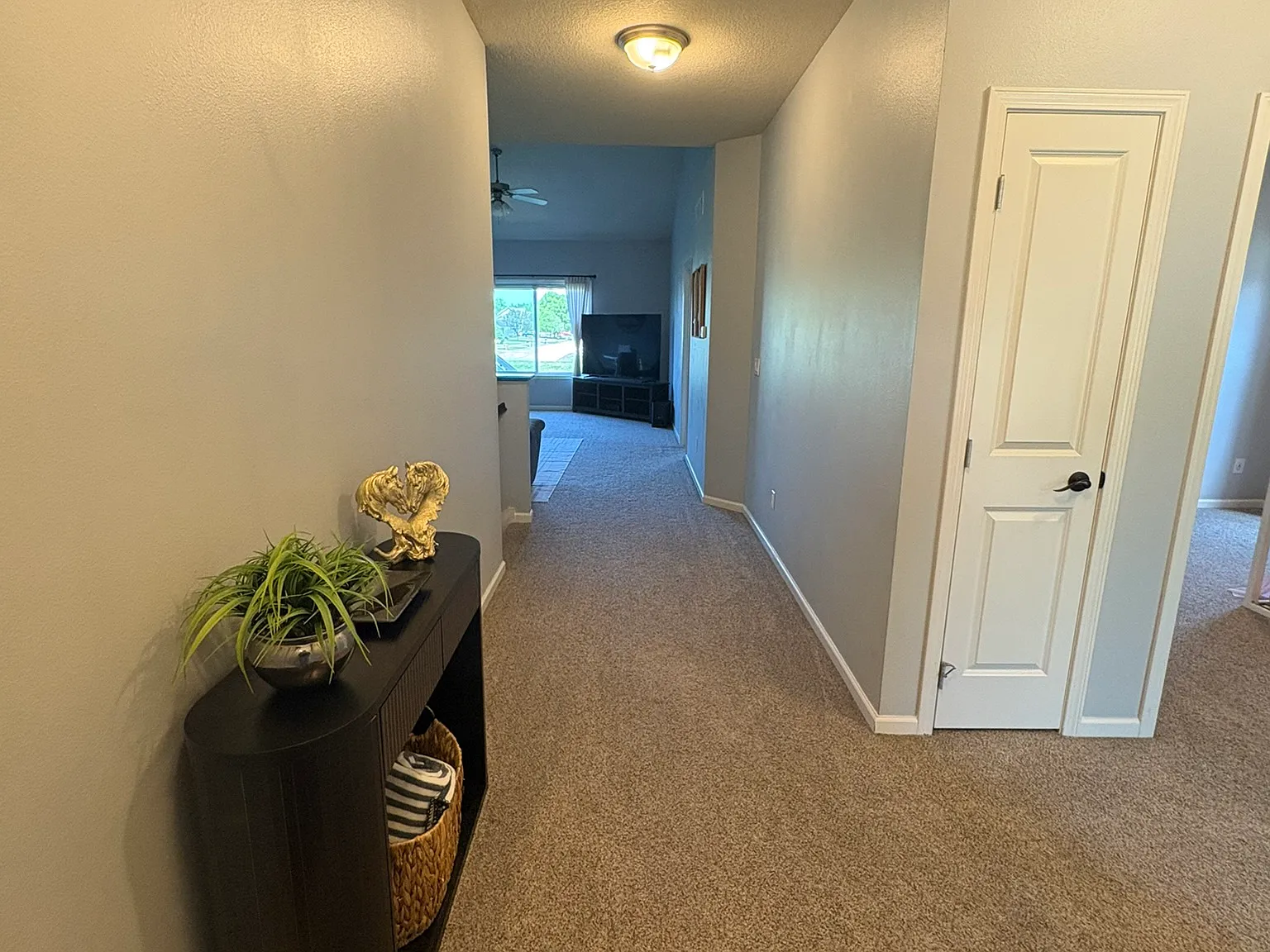 4 bed, 2380 sqft, $2,595 — Photo 4
