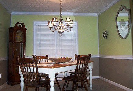 4th image of 814 Honey Springs Dr