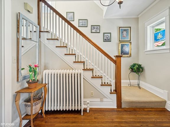 4th image of 1525 Wilmette Ave