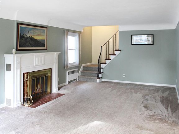 5th image of 112 Hayes Ave