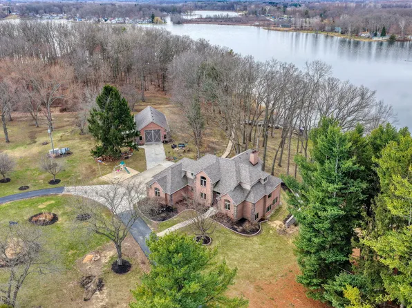 1725 Hemlock Rd, Quincy, MI 49082