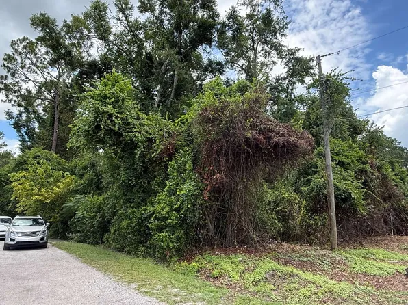 617 NW Harpers Pl, Lake City, FL 32055
