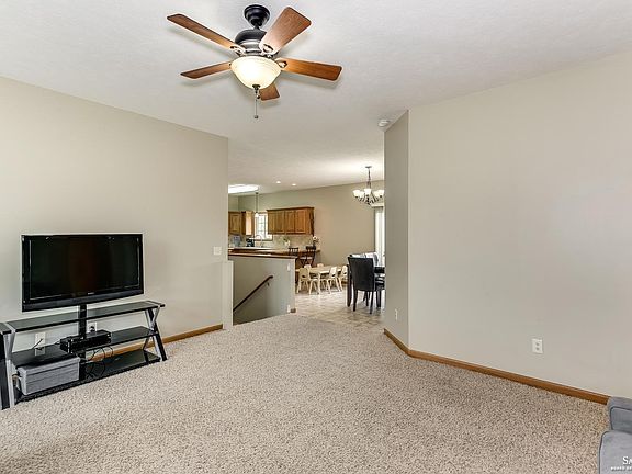 5th image of 639 Joanie Ln