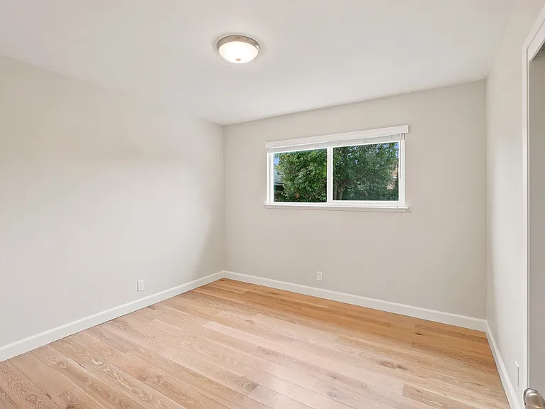 412 Kehoe Ave — Photo 10