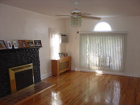 4th image of 224-16 133rd Ave