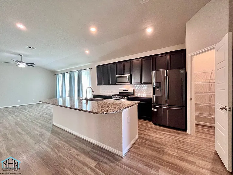 2307 Castello Way — Photo 11