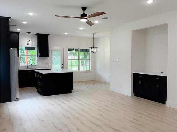 2nd image of 231 Elizabeth Ln