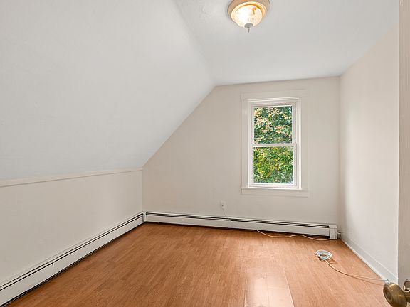5th image of 75 Cedar St Floor 2