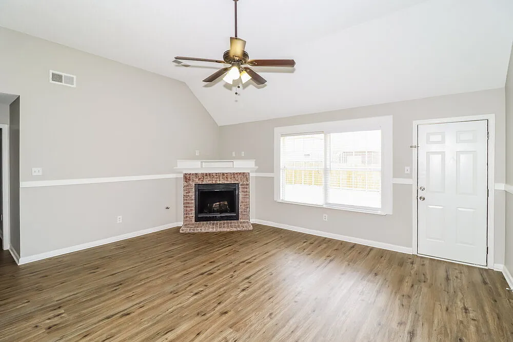 3 bed, 2.0 bath, 1739 sqft, $3,110 — Photo 4